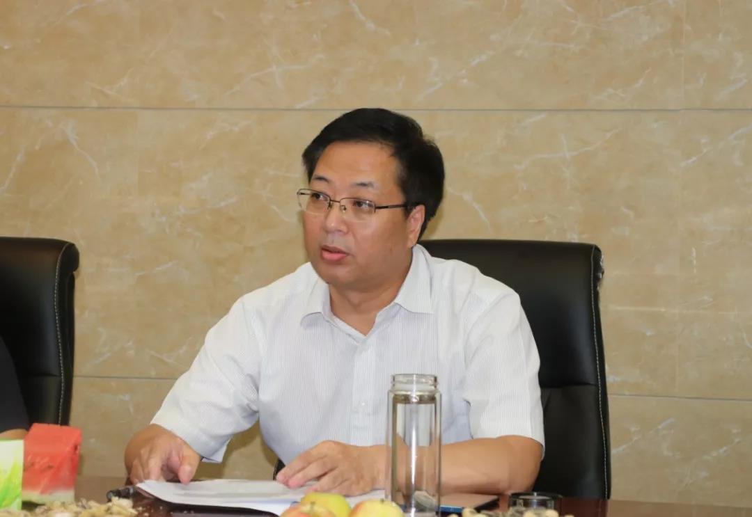 吴跃辉强调,我市污染防治攻坚工作取得了较好的成绩,全局70多名军转